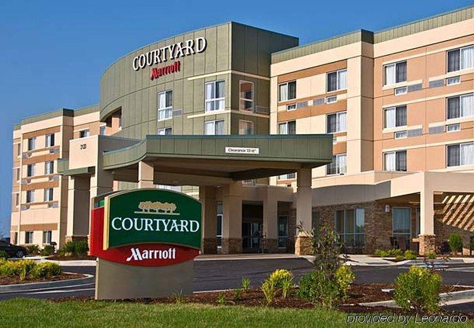 Courtyard By Marriott Hotel