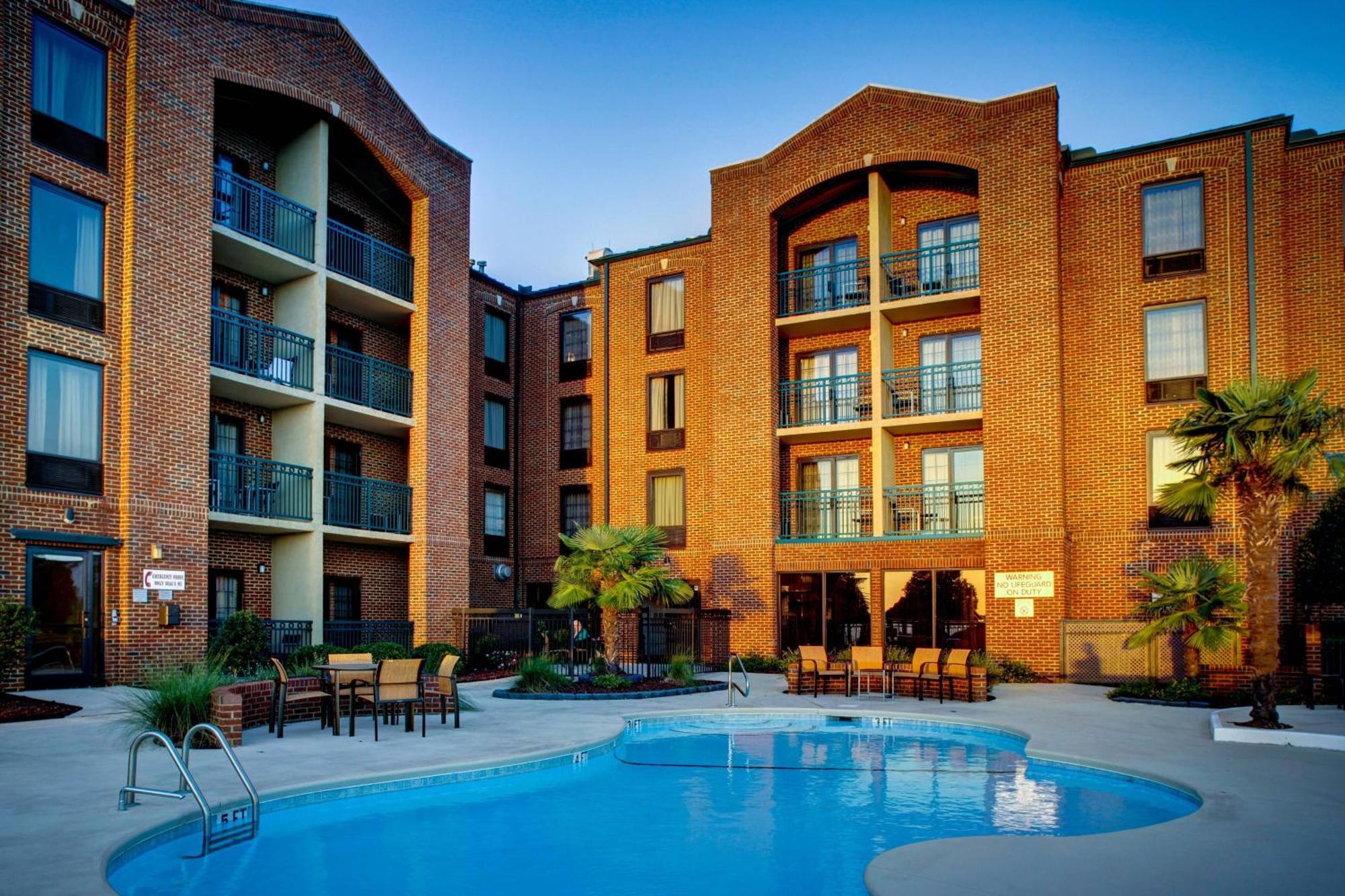 Courtyard By Marriott 3*