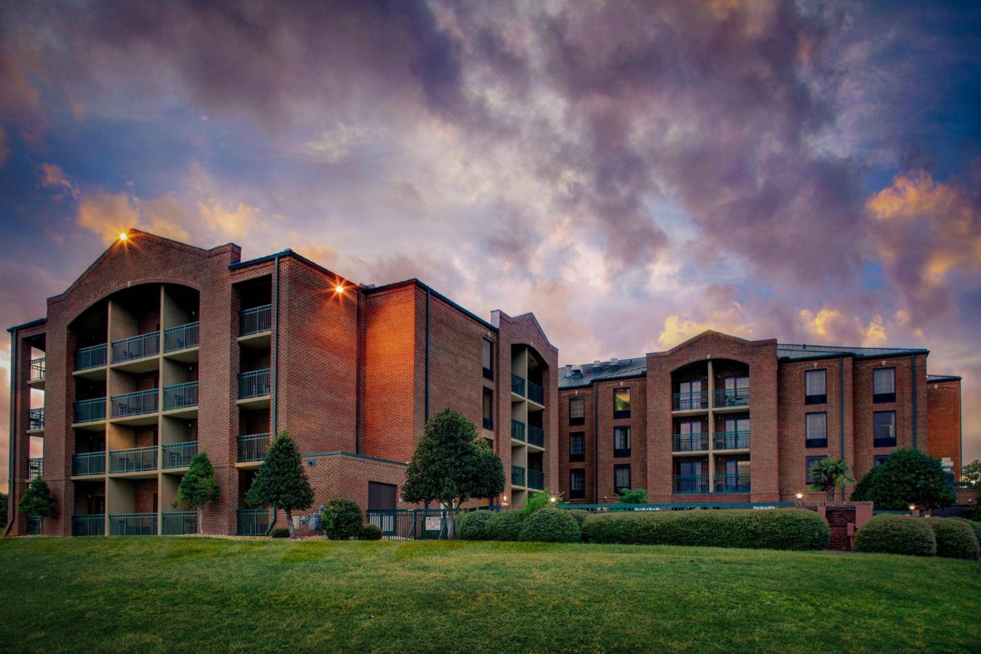 Courtyard By Marriott