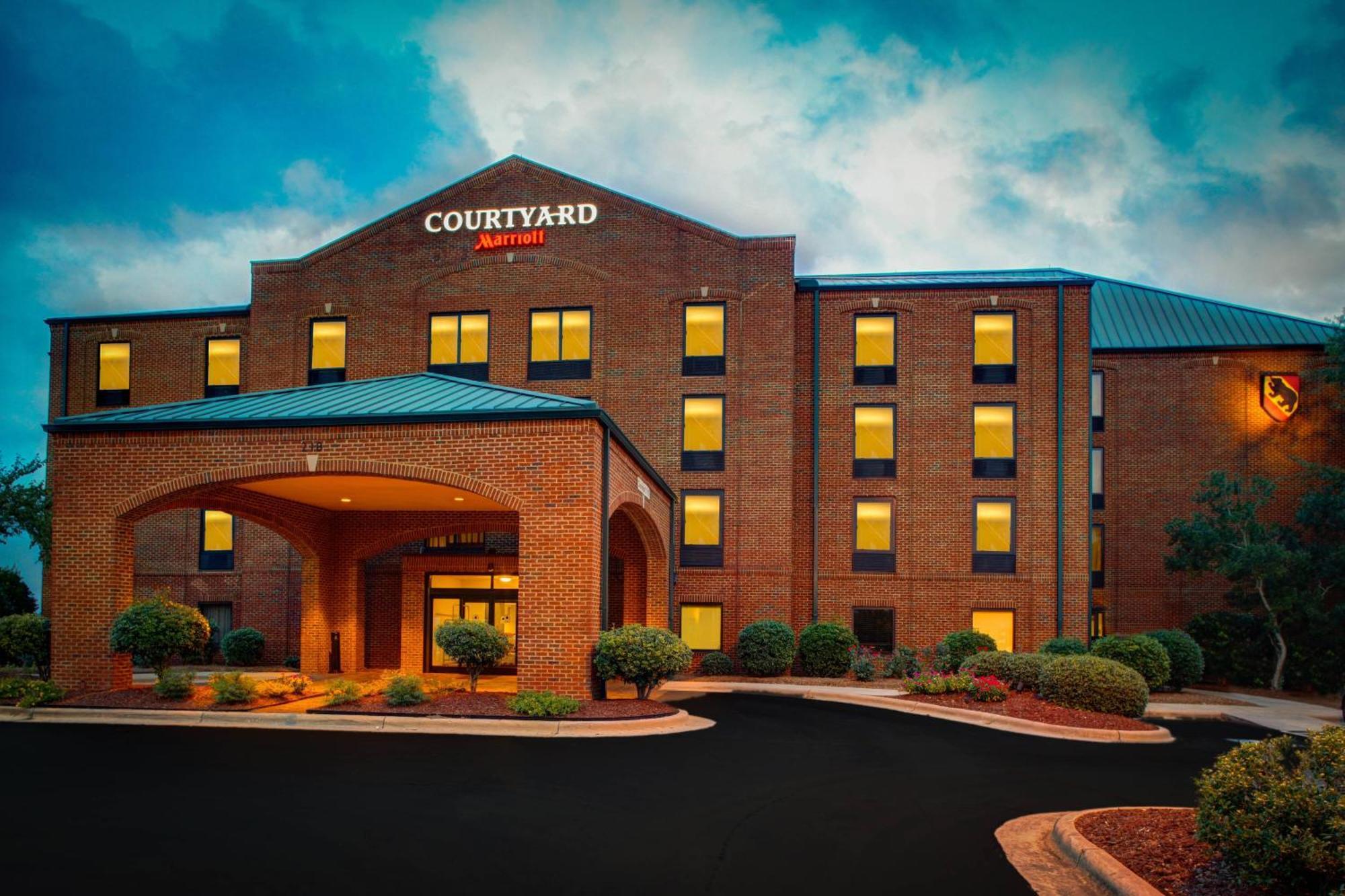 Hotel Courtyard By Marriott 3*
